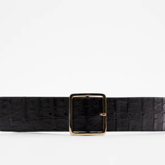 NWT Black Embossed Leather Belt with Gold Buckle - Picture 2 of 3